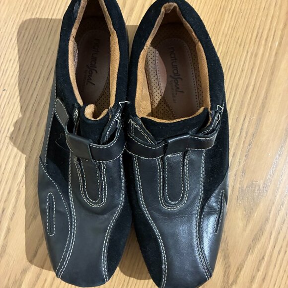 Natural Soul by Naturalizer Black Leather Loafers - Women's 9 - Picture 9 of 9